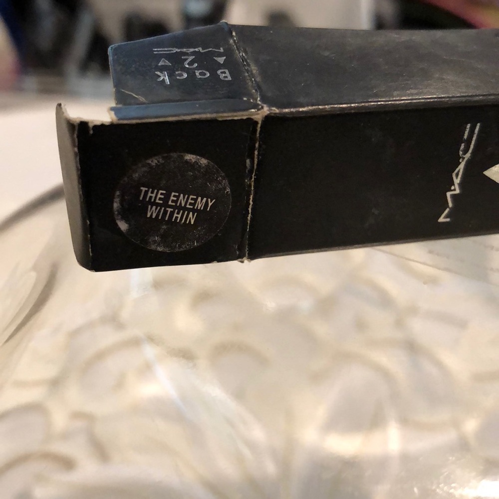 MAC lipstick Star Trek the enemy within - Picture 4 of 5